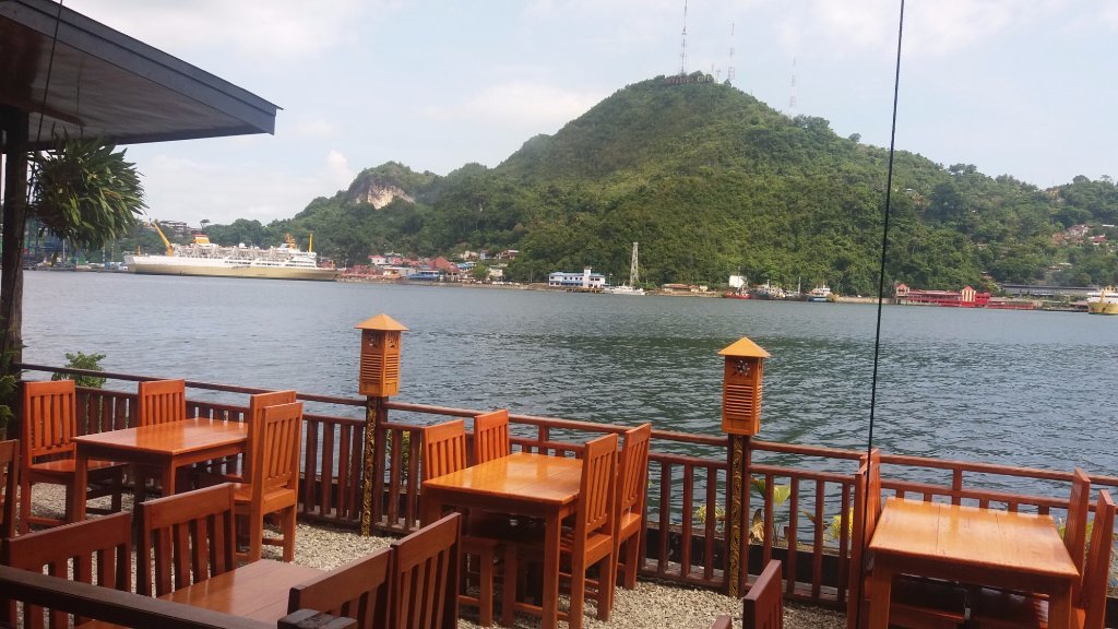 Rumah Laut Cafe & Restoran